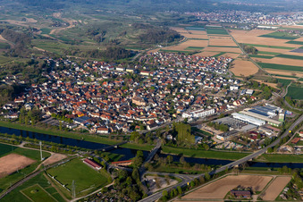 Luftbild von Ortsansicht der Straßen und Häuser der Wohngebiete in Riegel am Kaiserstuhl im Bundesland Baden-Württemberg, Deutschland