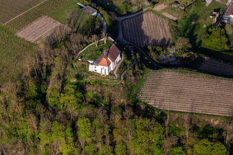Kirchengebäude der Kapelle Michaelskapelle in Riegel am Kaiserstuhl im Bundesland Baden-Württemberg, Deutschland