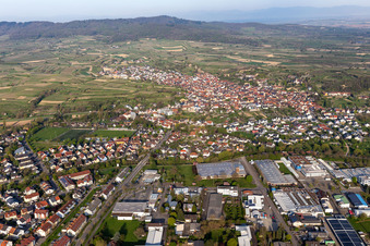 Luftbild von Bahlingen am Kaiserstuhl im Bundesland Baden-Württemberg, Deutschland