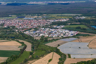 Ortsteil Eggenstein in Eggenstein-Leopoldshafen im Bundesland Baden-Württemberg, Deutschland vom Flugzeug aus