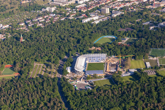 Drohnenaufname von Erweiterungs- und Umbau- Baustelle am Sportstätten-Gelände des Stadion "Wildparkstadion" des KSC in Karlsruhe im Ortsteil Innenstadt-Ost im Bundesland Baden-Württemberg, Deutschland
