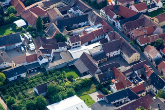 Hauptstr in Großkarlbach im Bundesland Rheinland-Pfalz, Deutschland
