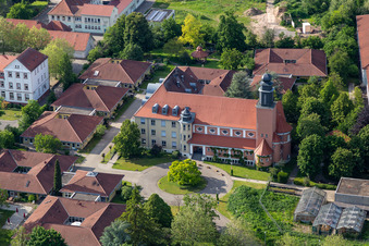 Gebäude des Caritas Förderzentrum St. Laurentius und Paulus im Ortsteil Queichheim in Landau in der Pfalz im Bundesland Rheinland-Pfalz, Deutschland
