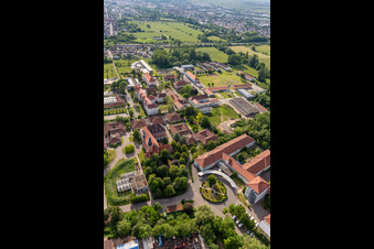 Luftbild von Gebäude des Caritas Förderzentrum St. Laurentius und Paulus und des Jugendwerk St. Josef im Ortsteil Queichheim in Landau in der Pfalz im Bundesland Rheinland-Pfalz, Deutschland