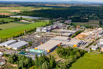 Luftaufnahme von Gebäude der Niederlassung des Baumarktes HORNBACH Bornheim im Ortsteil Industriegebiet Bornheim in Bornheim im Ortsteil Dreihof im Bundesland Rheinland-Pfalz, Deutschland