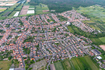 Luftbild von Ortsteil Iggelheim in Böhl-Iggelheim im Bundesland Rheinland-Pfalz, Deutschland