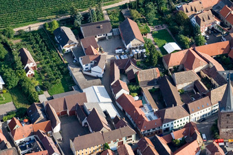 Sperbergasse in Großkarlbach im Bundesland Rheinland-Pfalz, Deutschland