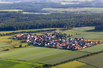 Luftbild von Ortsteil Hoppachshof in Üchtelhausen im Bundesland Bayern, Deutschland