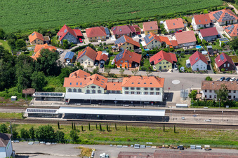 Bahnhof in Winden im Bundesland Rheinland-Pfalz, Deutschland von oben