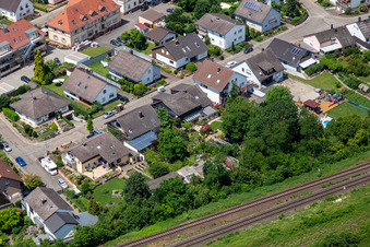 Im Rosengarten in Winden im Bundesland Rheinland-Pfalz, Deutschland aus der Luft