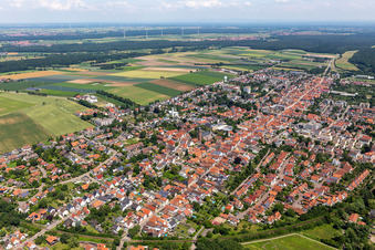 Kandel im Bundesland Rheinland-Pfalz, Deutschland von der Drohne aus gesehen