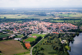 Philippsburg von Nordosten im Bundesland Baden-Württemberg, Deutschland