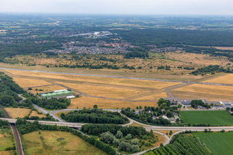 Luftaufnahme von Flensburger Flugplatz im Ortsteil Weiche im Bundesland Schleswig-Holstein, Deutschland