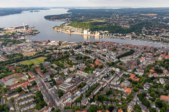 Stadtzentrum im Innenstadtbereich am Ufer der Förde in Flensburg im Ortsteil Duburg im Bundesland Schleswig-Holstein, Deutschland