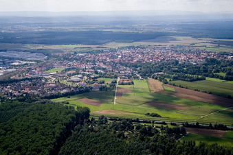 Graben aus Norden in Graben-Neudorf im Bundesland Baden-Württemberg, Deutschland