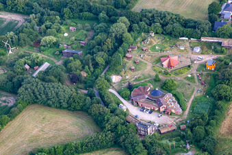 Gebäudekomplex der Kinder-, Jugend- und Erwachsenenbildungsstätte im Klimapark artefact gGmbH in Glücksburg im Bundesland Schleswig-Holstein, Deutschland