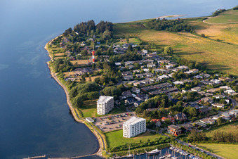 Gebäudekomplex eines als Ferienwohnungsanlage genutzten Mehrfamilien- Wohnhauses im Ortsteil Schausende in Glücksburg im Ortsteil Bockholm im Bundesland Schleswig-Holstein, Deutschland
