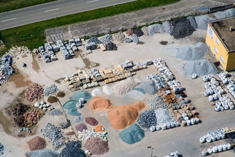 Schrägluftbild von Graben-Neudorf, Fa. Gartenkies, Badische Terrazzo Handelsgesellschaft mbH Huttenheimer Landstraße 2-6 im Bundesland Baden-Württemberg, Deutschland