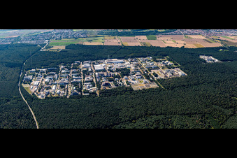 Schrägluftbild von KIT-Campus Nord aus Osten im Ortsteil Leopoldshafen in Eggenstein-Leopoldshafen im Bundesland Baden-Württemberg, Deutschland