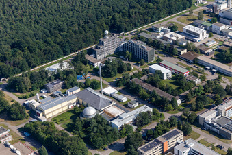 Forschungs- Gebäude und Bürokomplex des Karlsruhe Institut für Technologie Campus Nord mit Institut für Meteorologie und Klimaforschung an der Weingartener Straße in Eggenstein-Leopoldshafen im Bundesland Baden-Württemberg, Deutschland