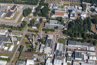 Forschungs- Gebäude und Bürokomplex des Karlsruhe Institut für Technologie Campus Nord mit Heiße Zellen (ehemaliger Forschungsbereich für Brennstoffuntersuchungen) an der Leopoldshafener Straße in Eggenstein-Leopoldshafen im Bundesland Baden-Württemberg, Deutschland