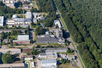 Forschungs- Gebäude und Bürokomplex des Karlsruhe Institut für Technologie Campus Nord mit Institut für Meteorologie und Klimaforschung in Eggenstein-Leopoldshafen im Bundesland Baden-Württemberg, Deutschland