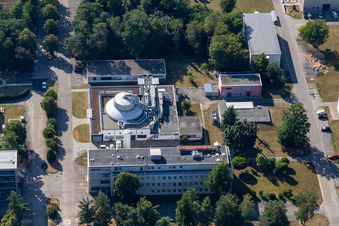 Forschungs- Gebäude und Bürokomplex des Karlsruhe Institut für Technologie Campus Nord an der Karlsruher Allee in Eggenstein-Leopoldshafen im Bundesland Baden-Württemberg, Deutschland