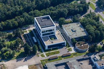 Luftbild von Forschungs- Gebäude und Bürokomplex " KIT Campus Nord " mit ZEISS Innovation Hub @KIT und BBBank eG Filiale Eggenstein-Leopoldshafen in Eggenstein-Leopoldshafen im Bundesland Baden-Württemberg, Deutschland