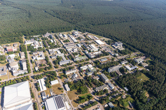 KIT Campus Nord mit Leopoldshafener Allee in Eggenstein-Leopoldshafen im Bundesland Baden-Württemberg, Deutschland