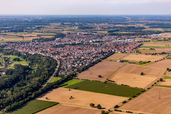 Drohnenbild von Ortsteil Linkenheim in Linkenheim-Hochstetten im Bundesland Baden-Württemberg, Deutschland