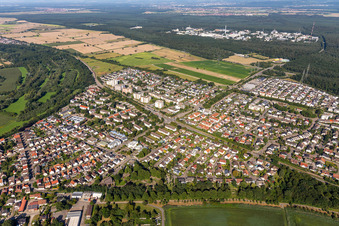 Luftbild von Ortsansicht der Straßen und Häuser der Wohngebiete im Ortsteil Leopoldshafen in Eggenstein-Leopoldshafen im Bundesland Baden-Württemberg, Deutschland