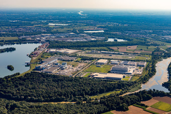 Industriegebiet Oberwald in Wörth am Rhein im Bundesland Rheinland-Pfalz, Deutschland von oben gesehen