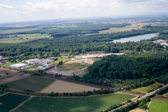 Industriegebiet Siemensstraße mit Hartmann & König Stromzuführungs AG und HeKa Fenster und im Ortsteil Neudorf in Graben-Neudorf im Bundesland Baden-Württemberg, Deutschland aus der Luft