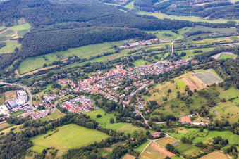 Luftaufnahme von Ortsteil Queichhambach in Annweiler am Trifels im Bundesland Rheinland-Pfalz, Deutschland