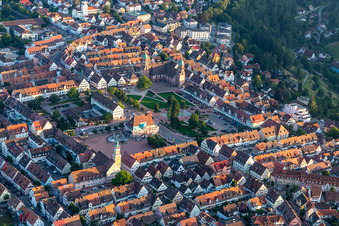 Schrägluftbild von Größter Marktplatz Deutschlands in Freudenstadt im Bundesland Baden-Württemberg