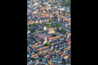 Gebäude des Rathauses der Stadtverwaltung am Marktplatz der Innenstadt in Freudenstadt im Bundesland Baden-Württemberg, Deutschland