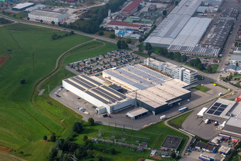Industrie- und Gewerbegebiet mit Beton - Fertigteil - Union GmbH & Co. KG; Schwäbische Werkzeugmaschinen GmbH, KMS Automation GmbH in Schramberg im Ortsteil Waldmössingen im Bundesland Baden-Württemberg, Deutschland