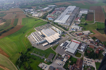 Luftaufnahme von Industrie- und Gewerbegebiet mit Beton - Fertigteil - Union GmbH & Co. KG; Schwäbische Werkzeugmaschinen GmbH, KMS Automation GmbH in Schramberg im Ortsteil Waldmössingen im Bundesland Baden-Württemberg, Deutschland