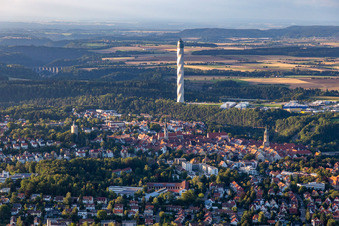 TK Elevator Testturm Aufzugstestturm hinter der historischen Altstadt am Berner Feld in Rottweil. Das neue Wahrzeichen der Kleinstadt Rottweil ist derzeit höchstes Bauwerk in Baden-Württemberg im Ortsteil Bühlingen, Deutschland