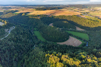 Luftbild von Neckartalschleife um  Burg Hohenstein in Dietingen im Bundesland Baden-Württemberg, Deutschland