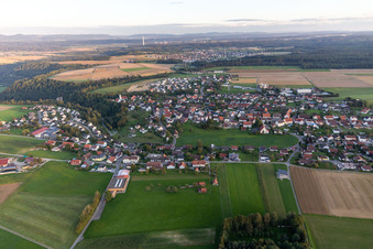 Schrägluftbild von Ortsteil Herrenzimmern in Bösingen im Bundesland Baden-Württemberg, Deutschland