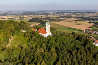 Gipfel Bussen mit Wallfahrtskirche im Ortsteil Offingen in Uttenweiler im Bundesland Baden-Württemberg, Deutschland