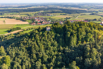 Luftaufnahme von Burgruine auf dem  Bussen – heiliger Berg Oberschwabens im Ortsteil Offingen in Uttenweiler im Bundesland Baden-Württemberg, Deutschland