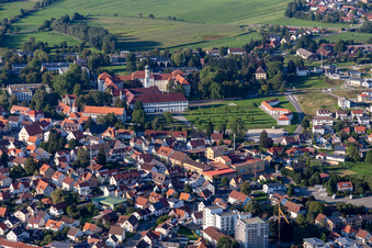 Luftaufnahme von Kloster Schussenried im Ortsteil Roppertsweiler in Bad Schussenried im Bundesland Baden-Württemberg, Deutschland