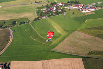 Ballonstart Ehrmann im Ortsteil Michelwinnaden in Bad Waldsee im Bundesland Baden-Württemberg, Deutschland