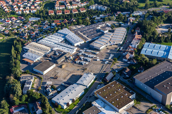 Gebäude und Produktionshallen auf dem Fahrzeugbau- Werksgelände der Hymer Reisemobile GmbH in Bad Waldsee im Bundesland Baden-Württemberg, Deutschland