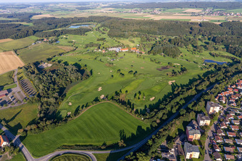 Gelände des Golfplatz des Fürstlichen Golfclubs Oberschwaben e.V. in Bad Waldsee im Ortsteil Hopfenweiler im Bundesland Baden-Württemberg, Deutschland