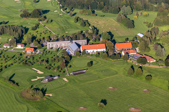 Clubhaus des Golfplatz des Fürstlichen Golfclubs Oberschwaben e.V. in Bad Waldsee im Ortsteil Hopfenweiler im Bundesland Baden-Württemberg, Deutschland