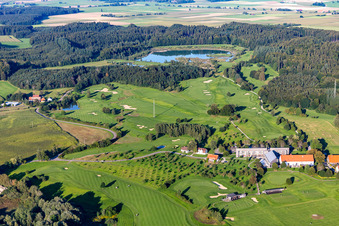 Luftbild von Gelände des Golfplatz des Fürstlichen Golfclubs Oberschwaben e.V. in Bad Waldsee im Ortsteil Hopfenweiler im Bundesland Baden-Württemberg, Deutschland