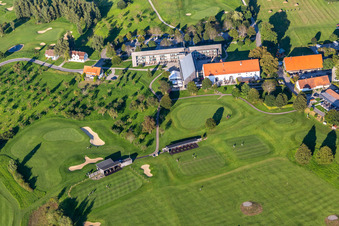Luftbild von Clubhaus des Golfplatz des Fürstlichen Golfclubs Oberschwaben e.V. in Bad Waldsee im Ortsteil Hopfenweiler im Bundesland Baden-Württemberg, Deutschland